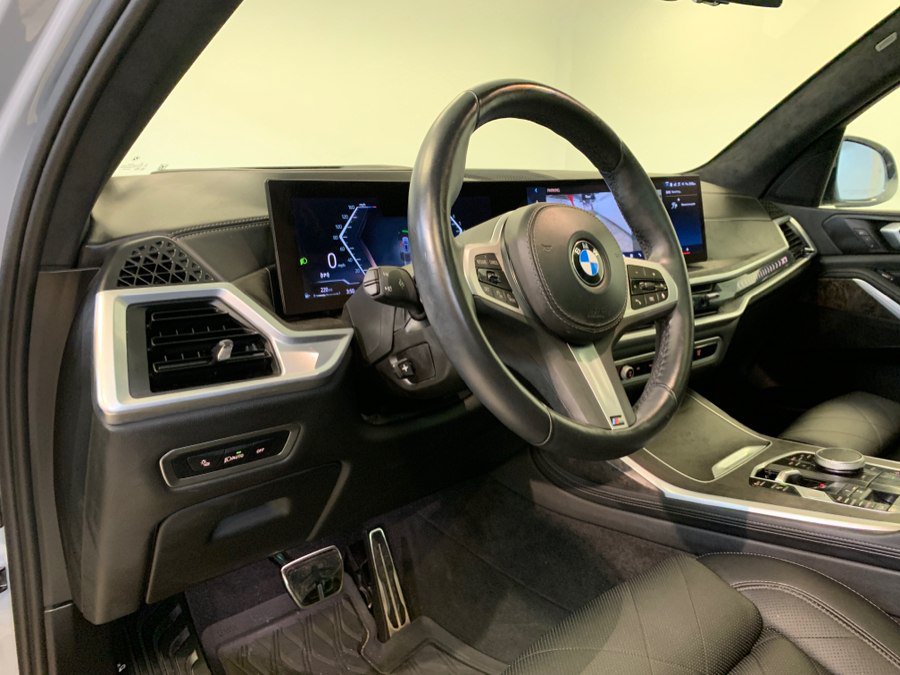 Used 2025 BMW X7 xDrive40i w/ M Sport Package AWD/4WD image 15