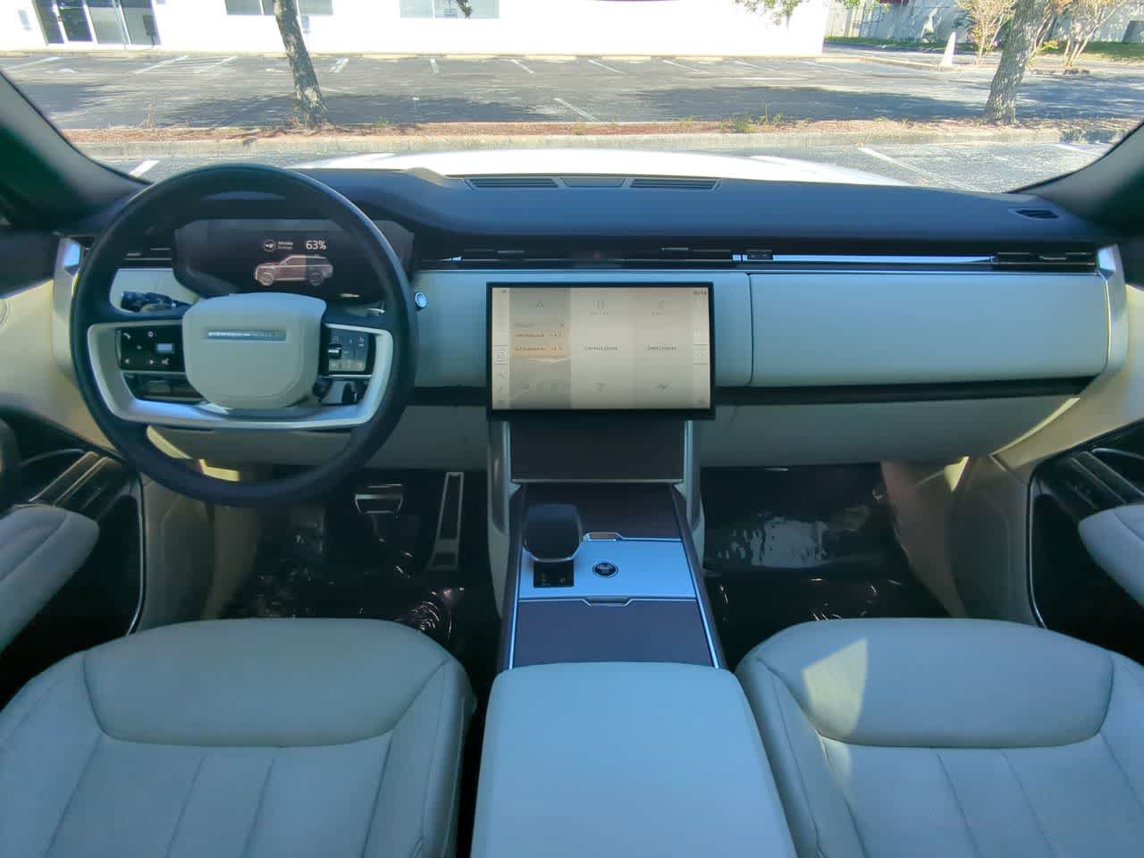 Certified 2025 Land Rover Range Rover SE AWD/4WD image 16