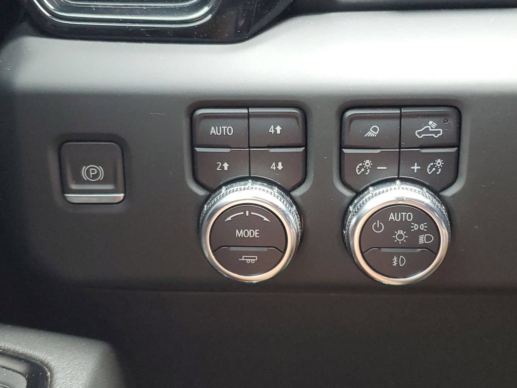 Used 2024 GMC Sierra 1500 AT4 w/ Technology Package AWD/4WD image 21