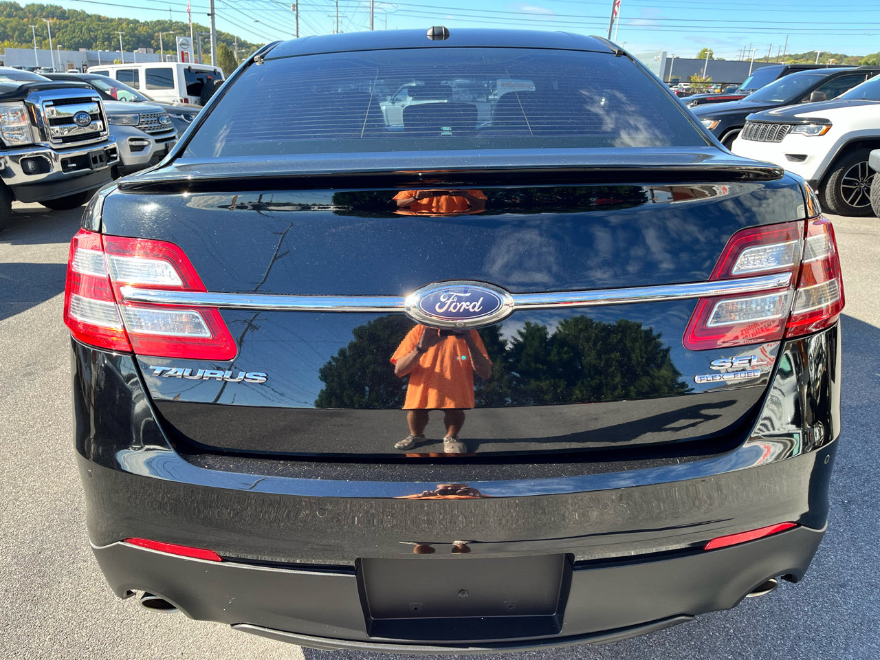 Used 2018 Ford Taurus SEL w/ Equipment Group 201A image 6