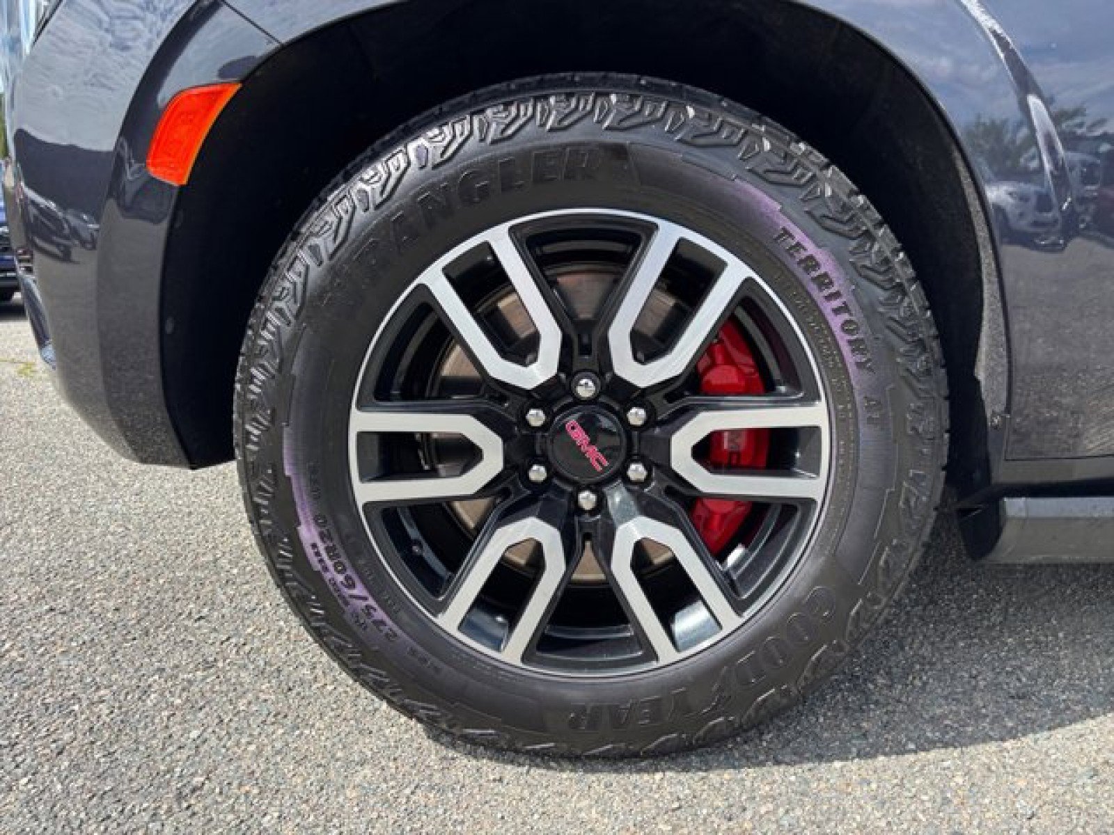 Used 2023 GMC Yukon XL AT4 w/ AT4 Premium Plus Package image 9