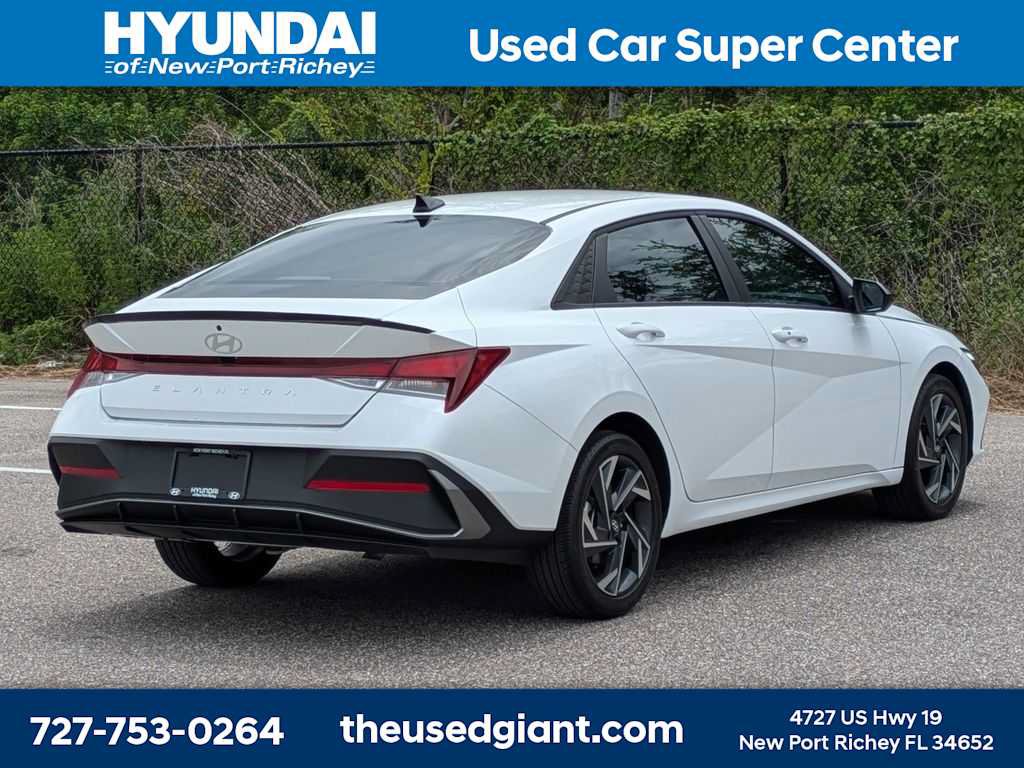 Certified 2025 Hyundai Elantra Sport FWD image 5