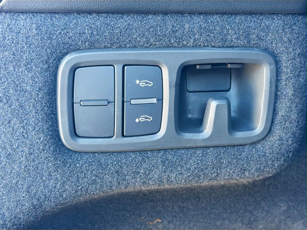 Used 2022 Lamborghini Urus image 17