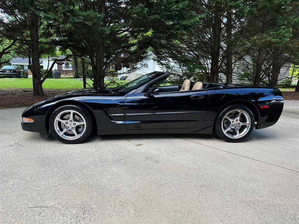 Used 2004 Chevrolet Corvette Convertible w/ Preferred Equipment Group image 21