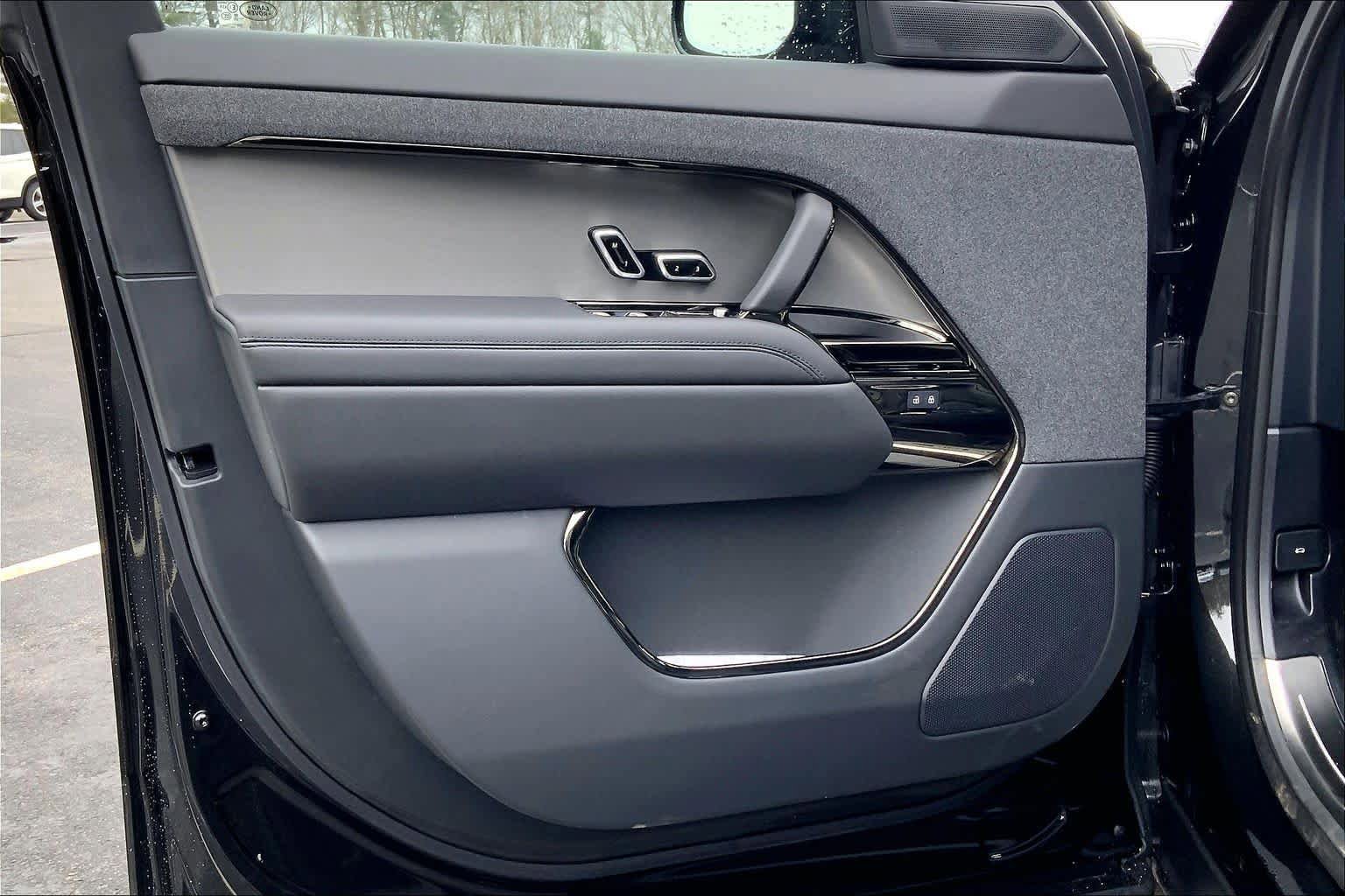 New 2026 Land Rover Range Rover Sport SE AWD/4WD image 11