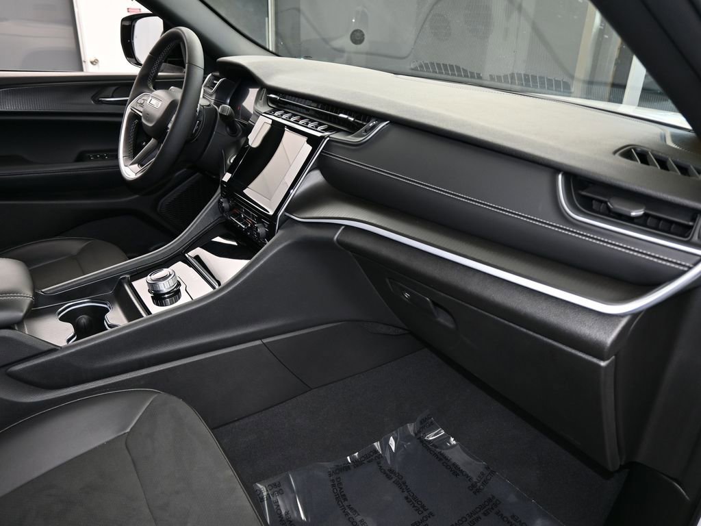 Used 2024 Jeep Grand Cherokee Altitude image 43