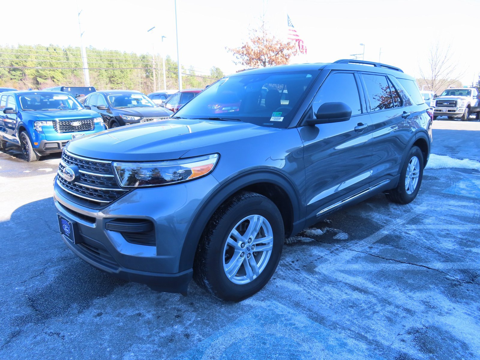 Used 2024 Ford Explorer XLT image 3