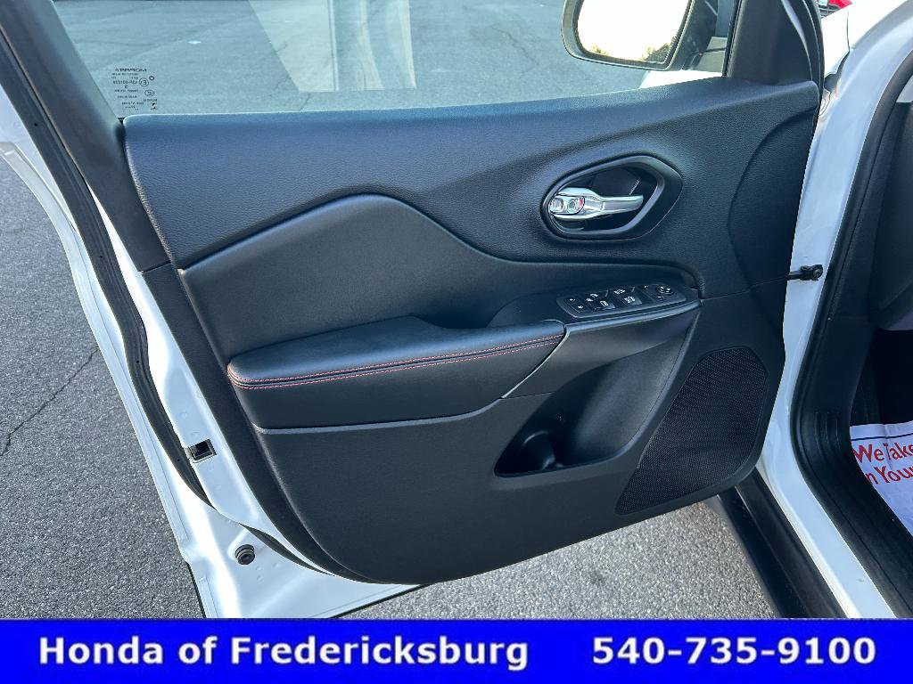 Used 2021 Jeep Cherokee Trailhawk image 10