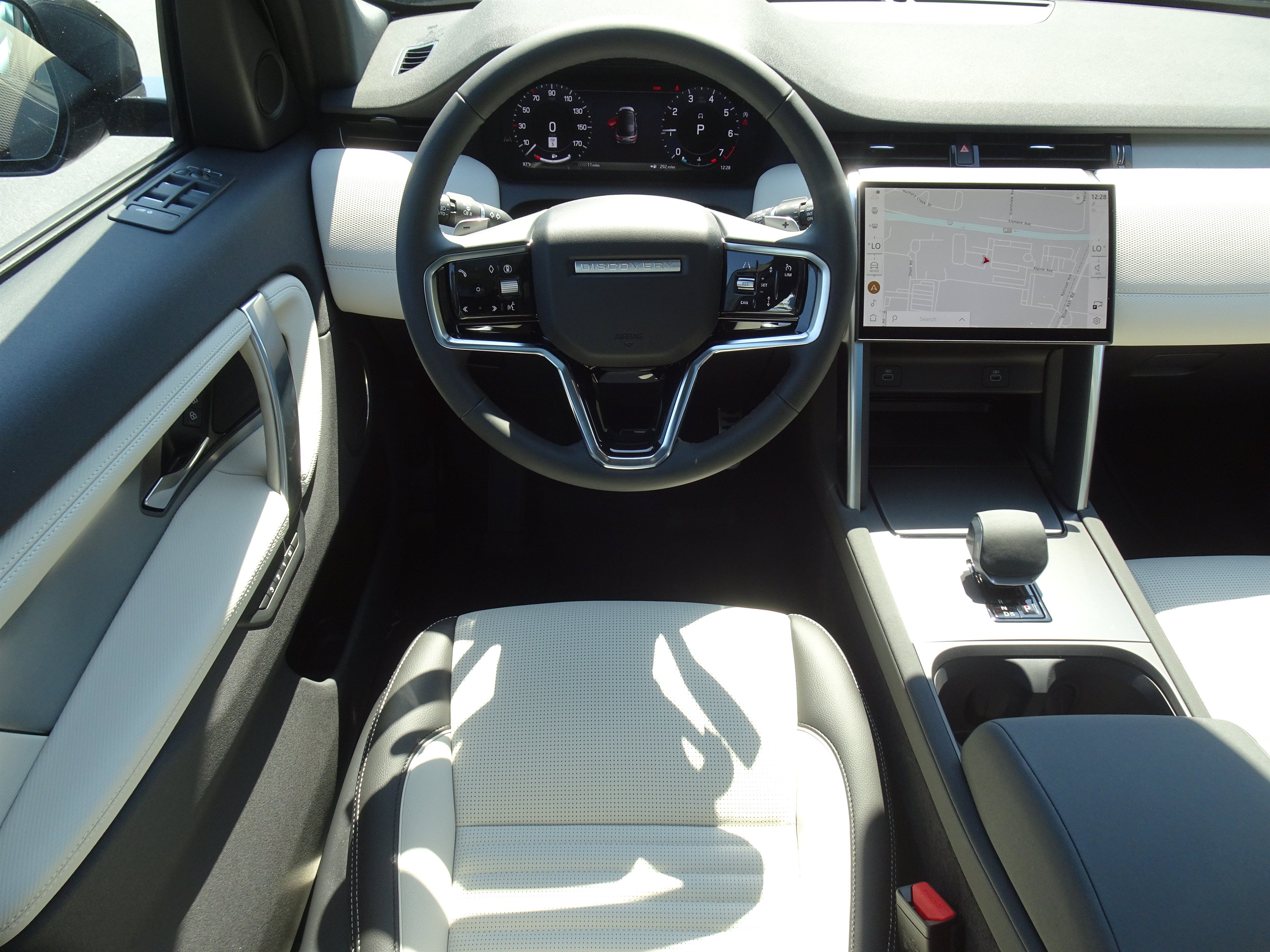 New 2026 Land Rover Discovery Sport Landmark AWD/4WD image 17