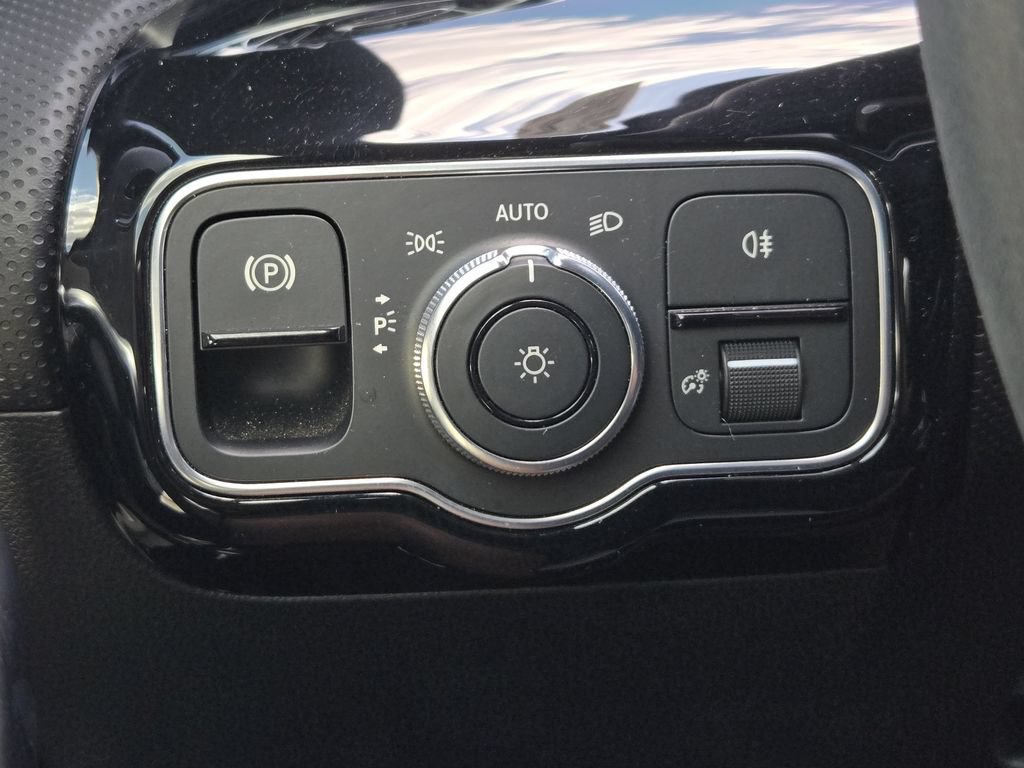 Used 2021 Mercedes-Benz CLA 35 AMG 4MATIC image 22