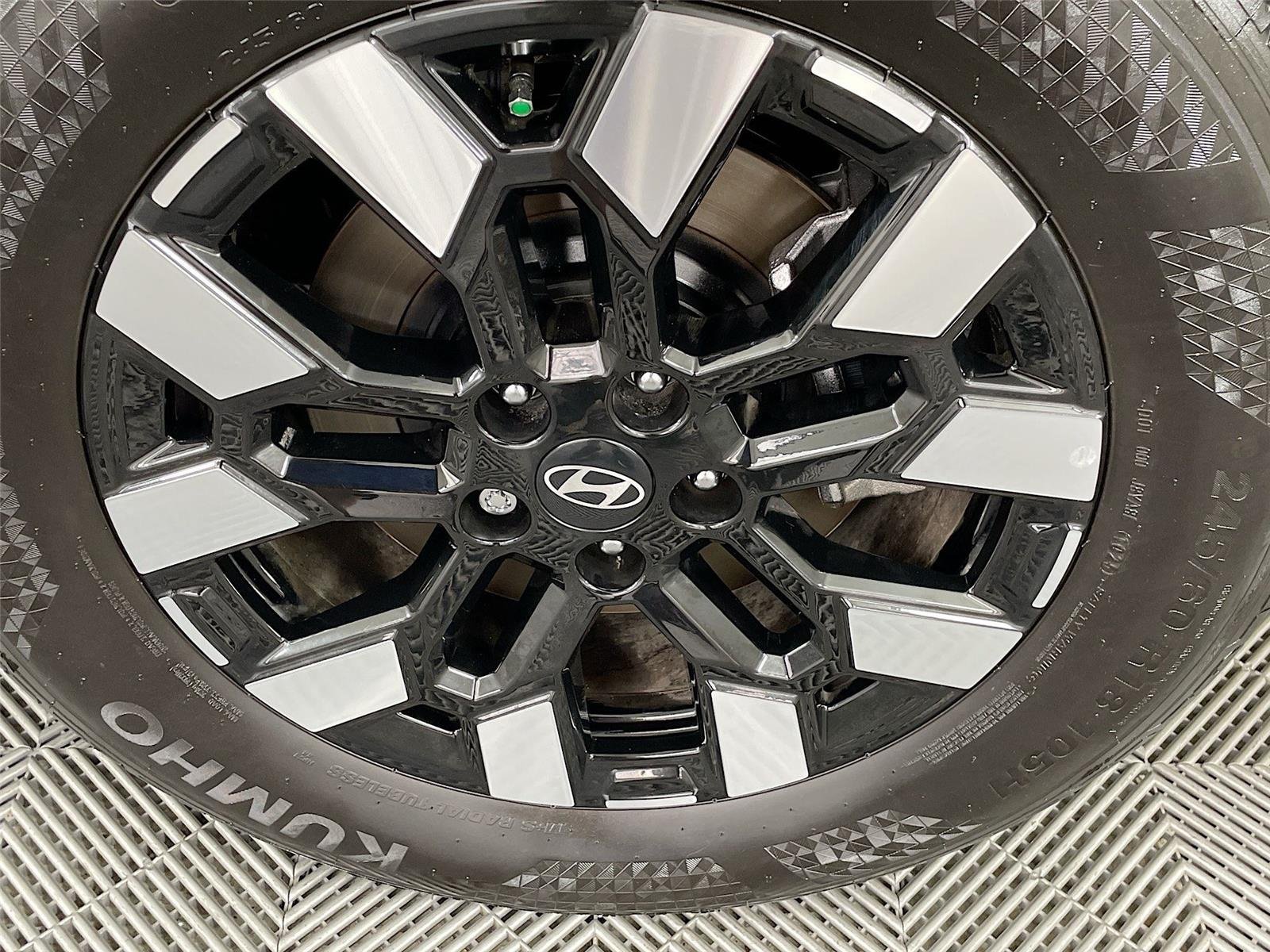Certified 2025 Hyundai Santa Cruz SEL AWD/4WD image 33