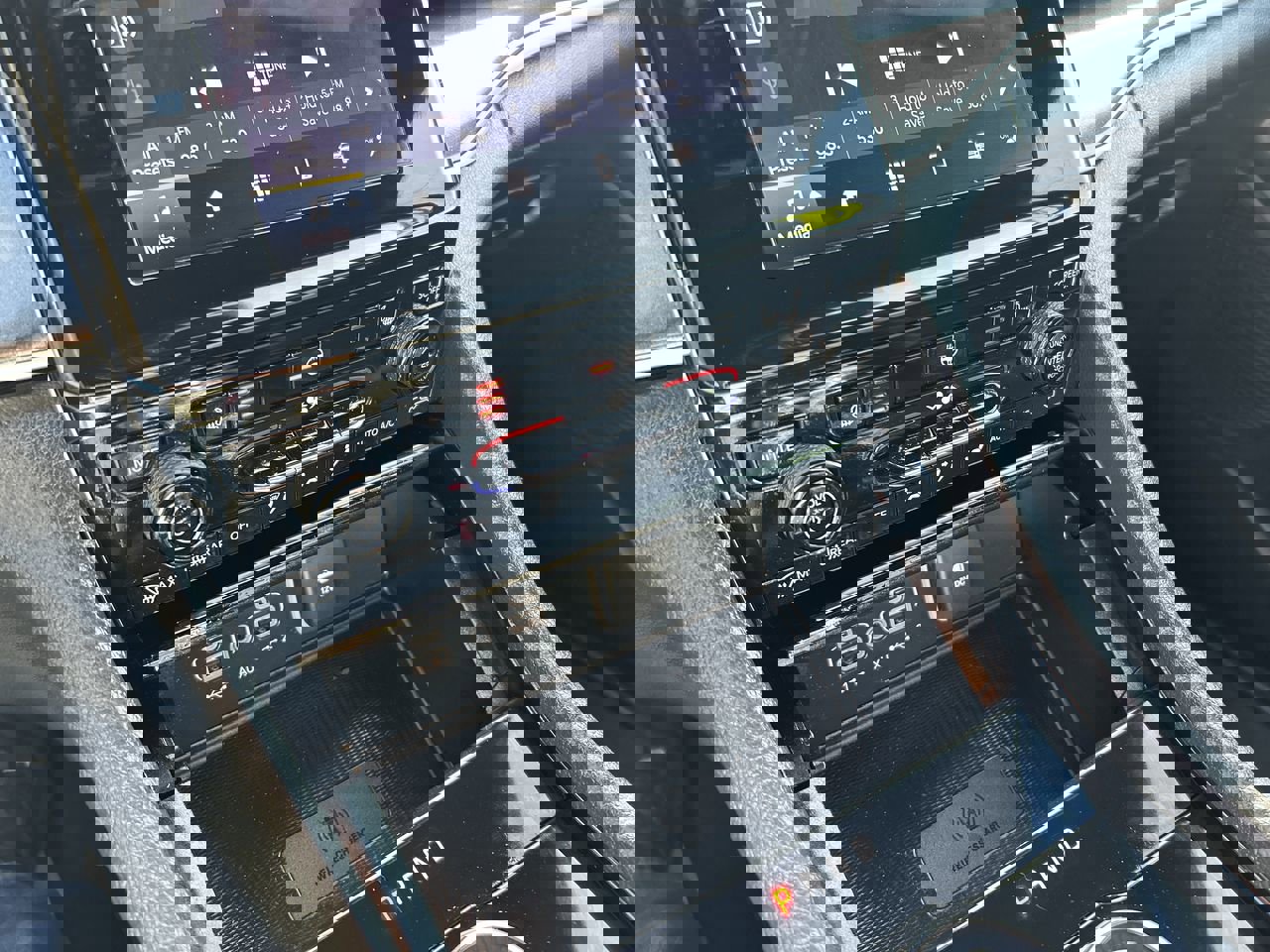 Used 2023 Jeep Grand Cherokee L Laredo image 29