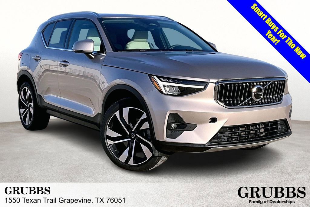 Used 2023 Volvo XC40 B4 Plus w/ Protection Package Premier
