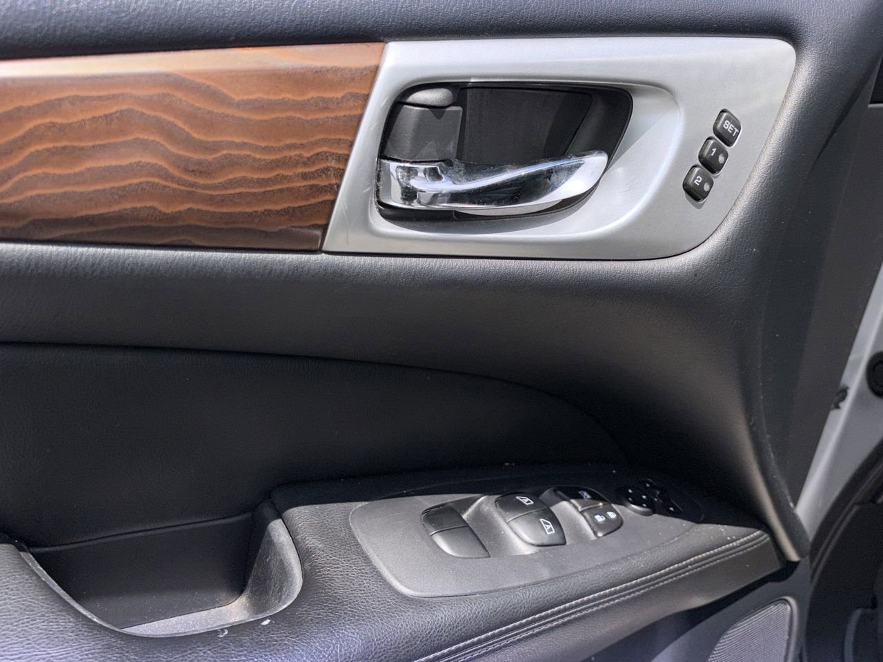 Used 2019 Nissan Pathfinder Platinum w/ Cargo Package FWD image 16