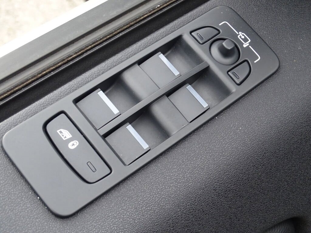 Used 2022 Land Rover Discovery Sport S R-Dynamic image 26