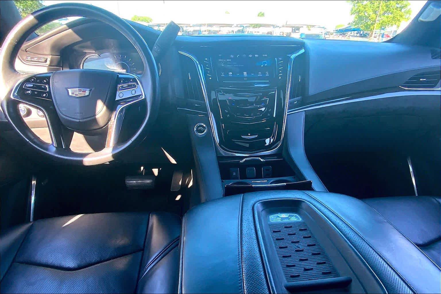 Used 2016 Cadillac Escalade Platinum AWD/4WD image 16