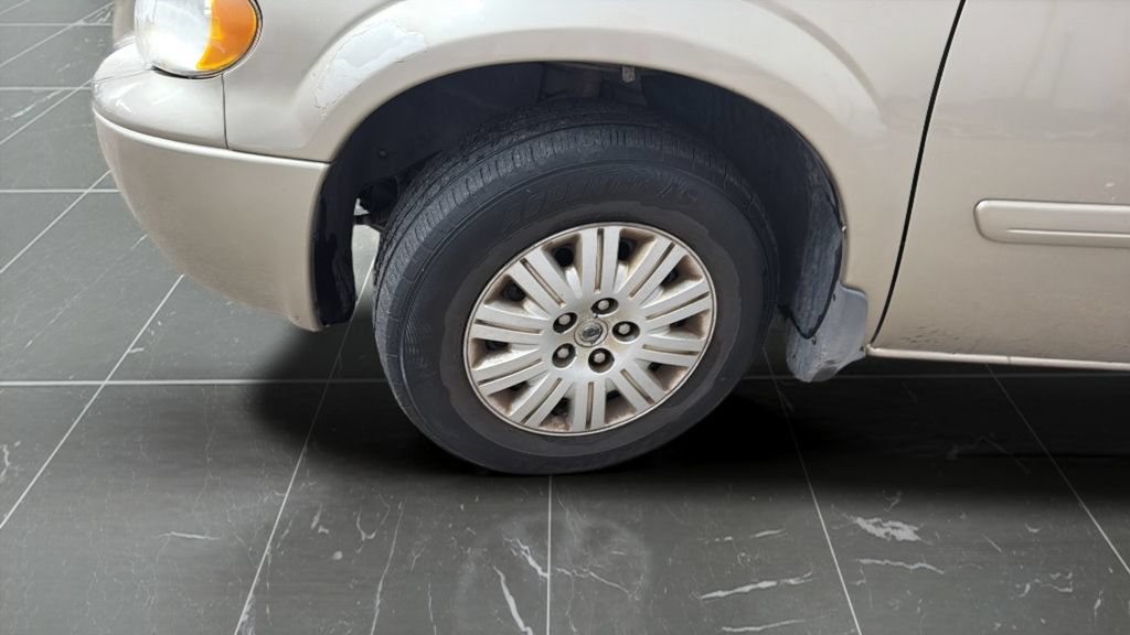 Used 2007 Chrysler Town & Country LX w/ Popular Equipment Group II FWD image 16