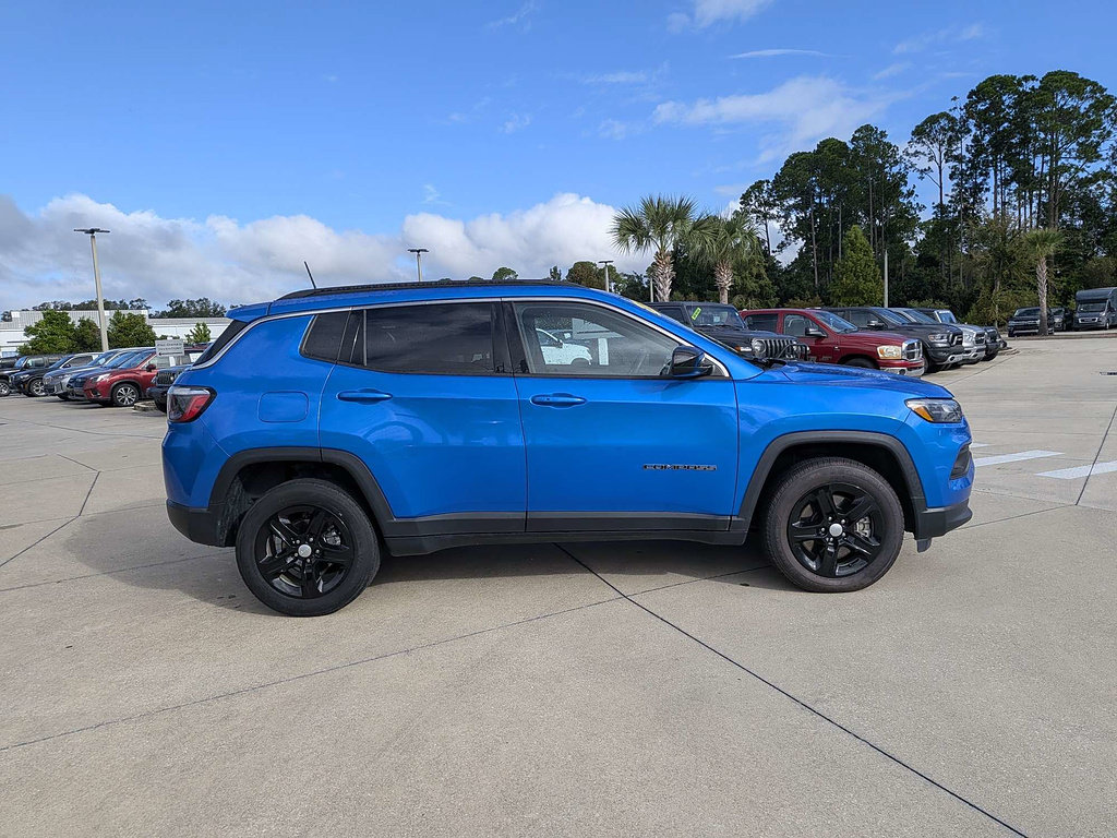 Certified 2024 Jeep Compass Latitude AWD/4WD image 3