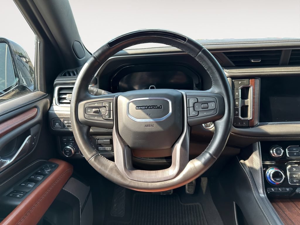 Used 2024 GMC Yukon XL Denali Ultimate AWD/4WD image 12