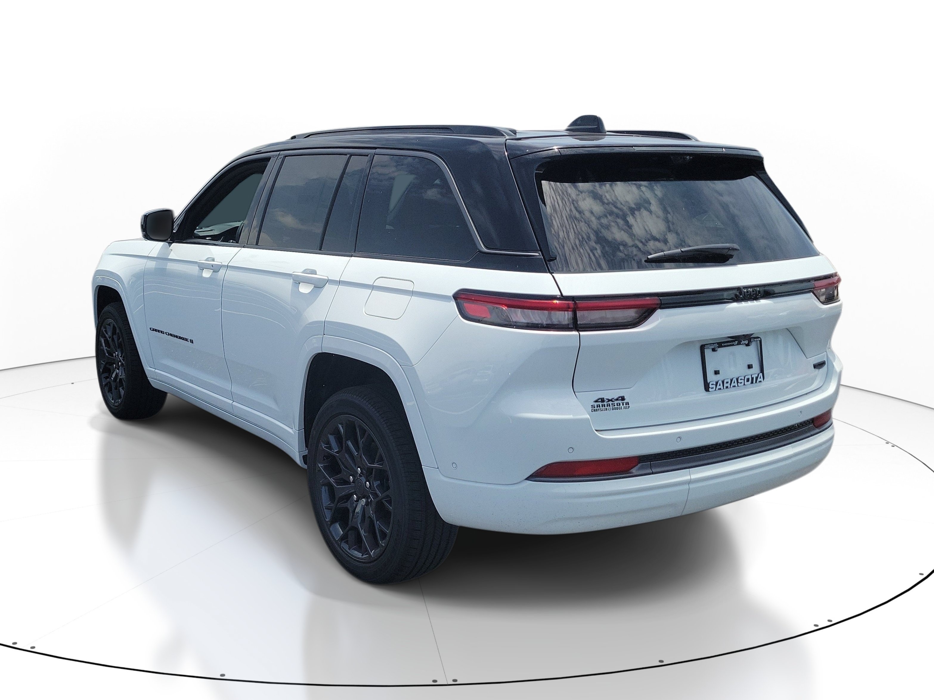 New 2026 Jeep Grand Cherokee Summit w/ Obsidian Package AWD/4WD image 3