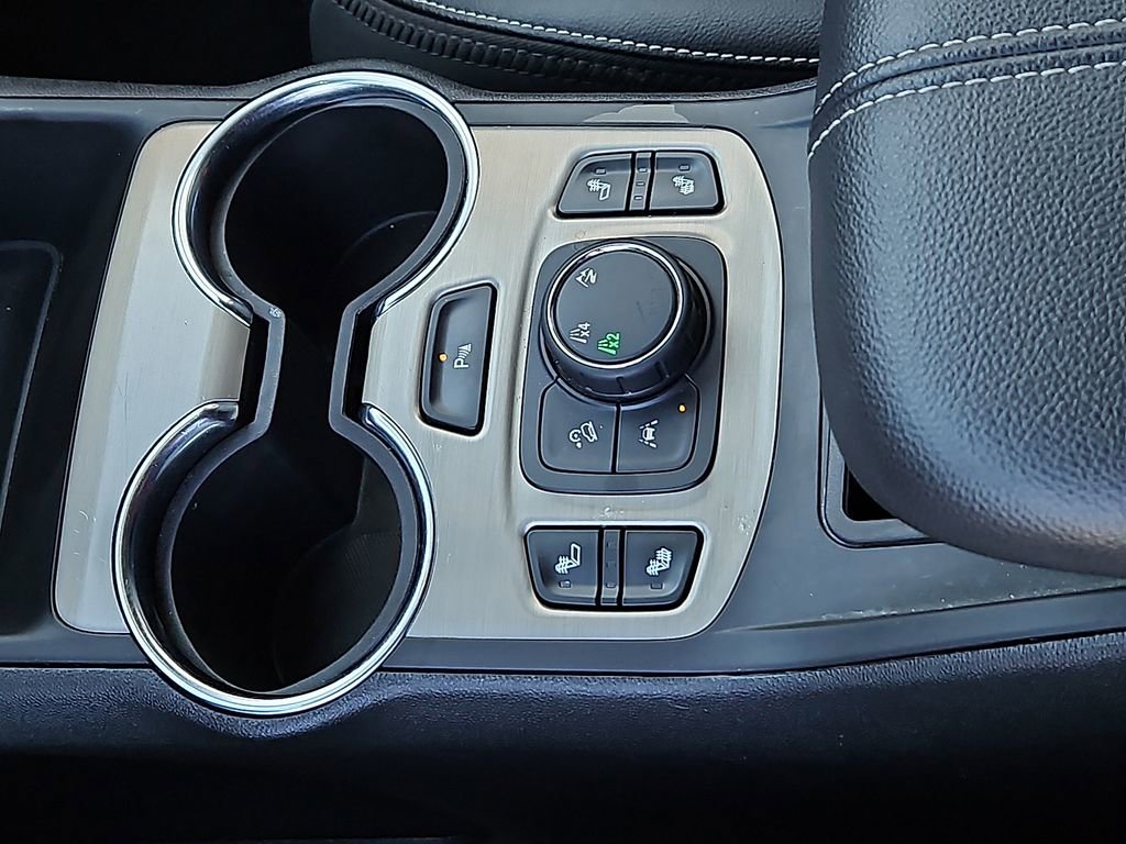 Used 2024 GMC Terrain Denali image 24