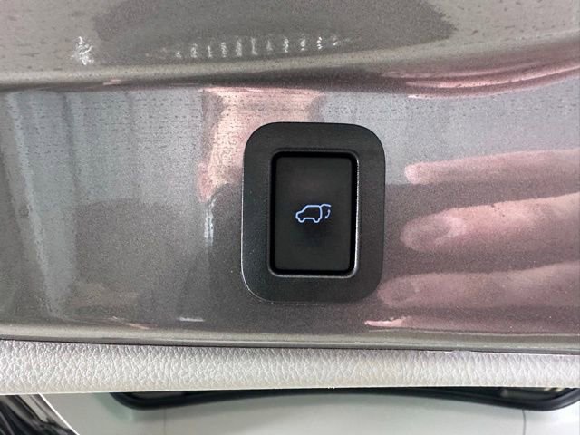 Used 2018 Toyota Highlander Limited AWD/4WD image 16