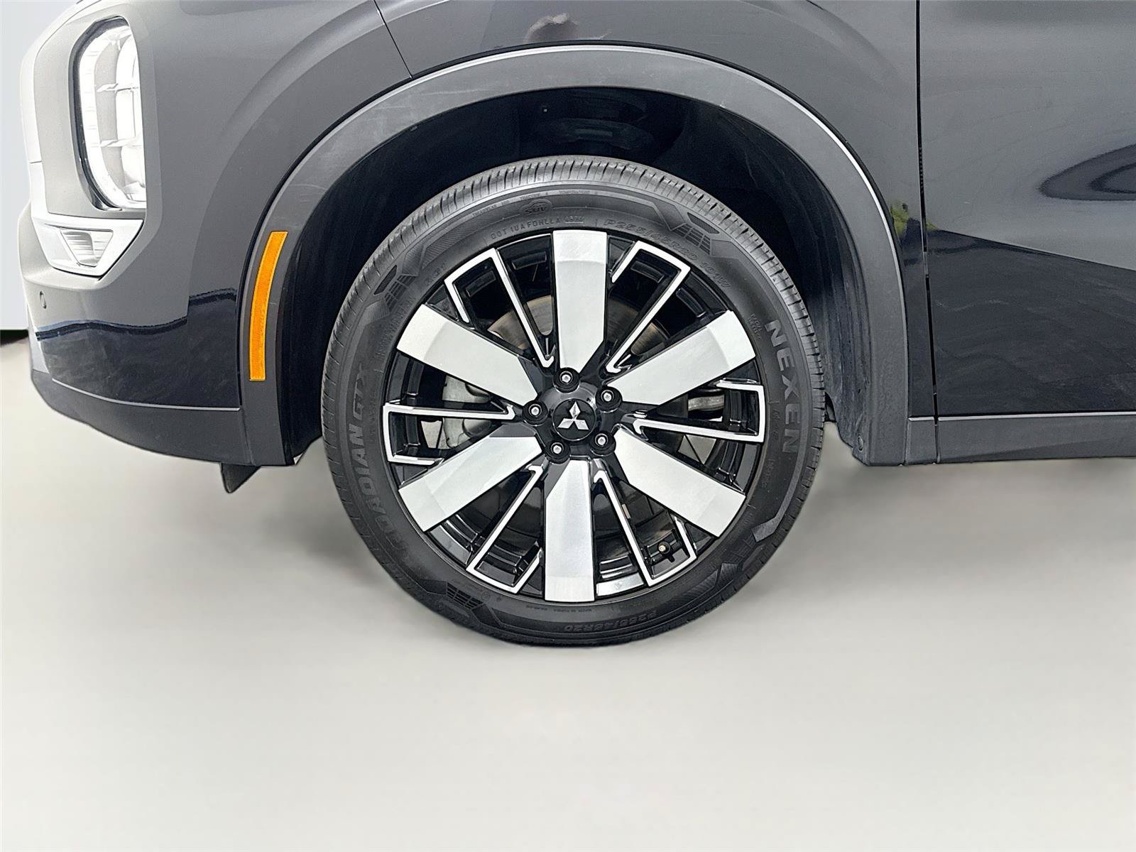 Used 2025 Mitsubishi Outlander SE FWD image 29