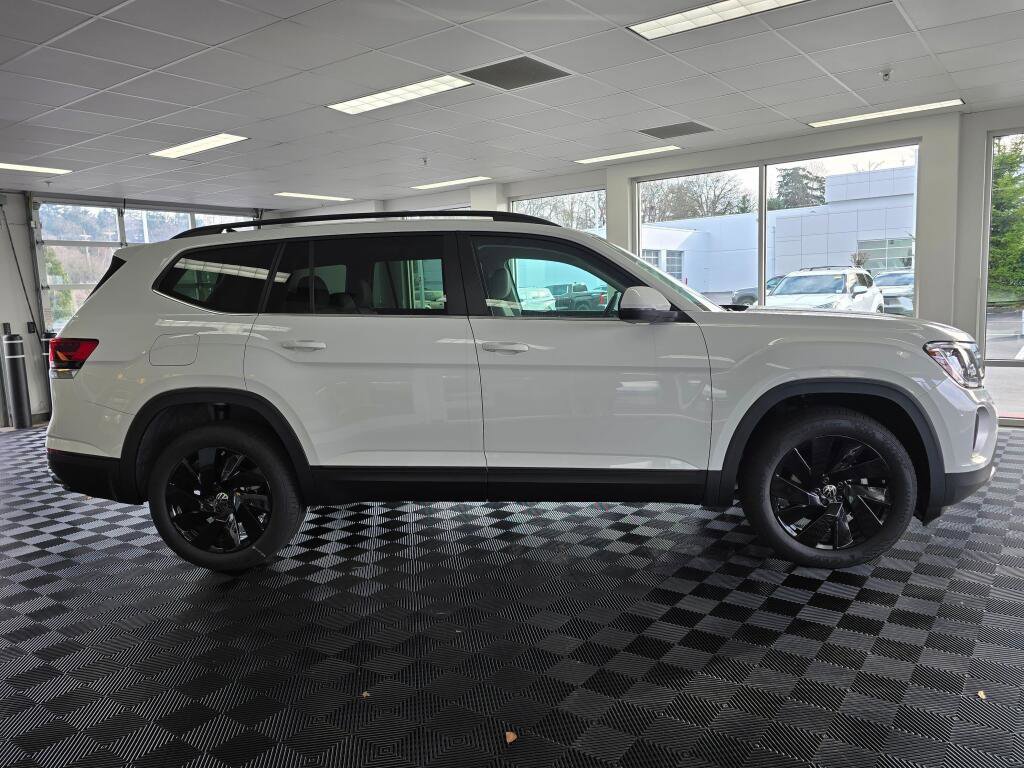 New 2024 Volkswagen Atlas SE image 3