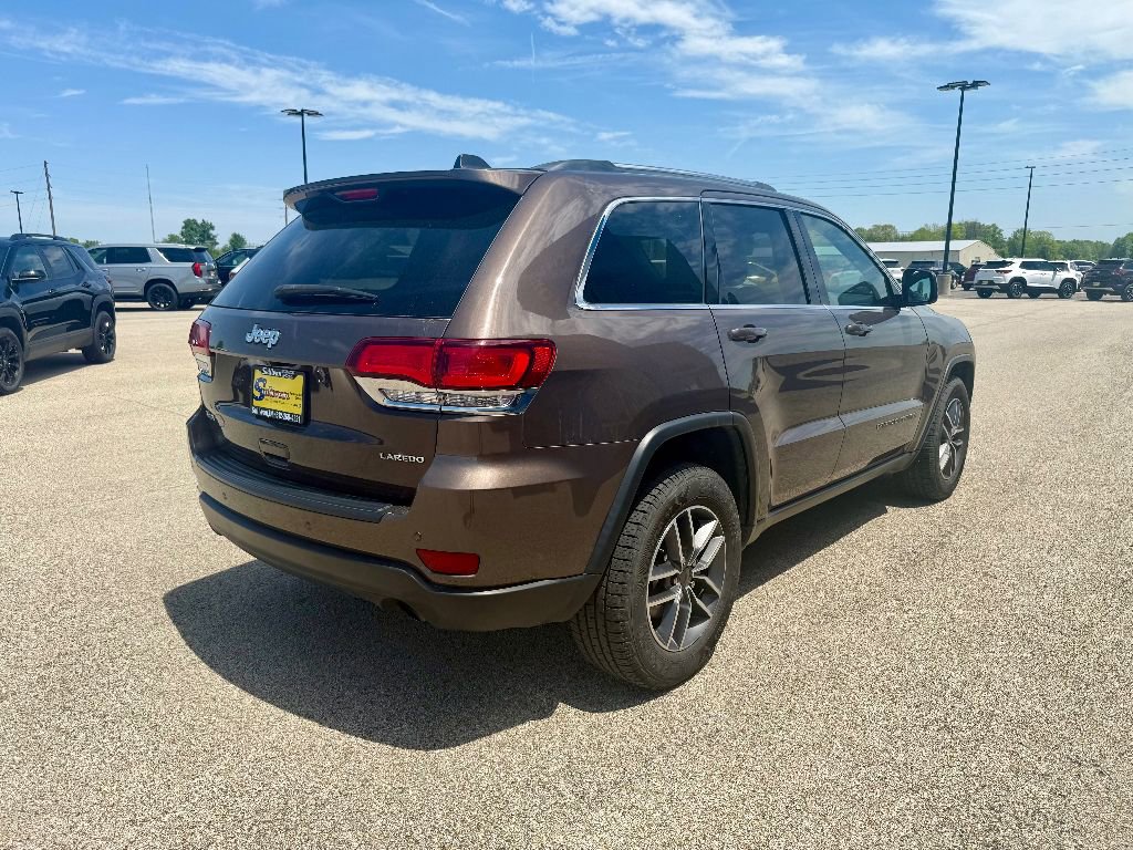 Used 2020 Jeep Grand Cherokee Laredo w/ 18" Wheel & 8.4" Radio Group image 4