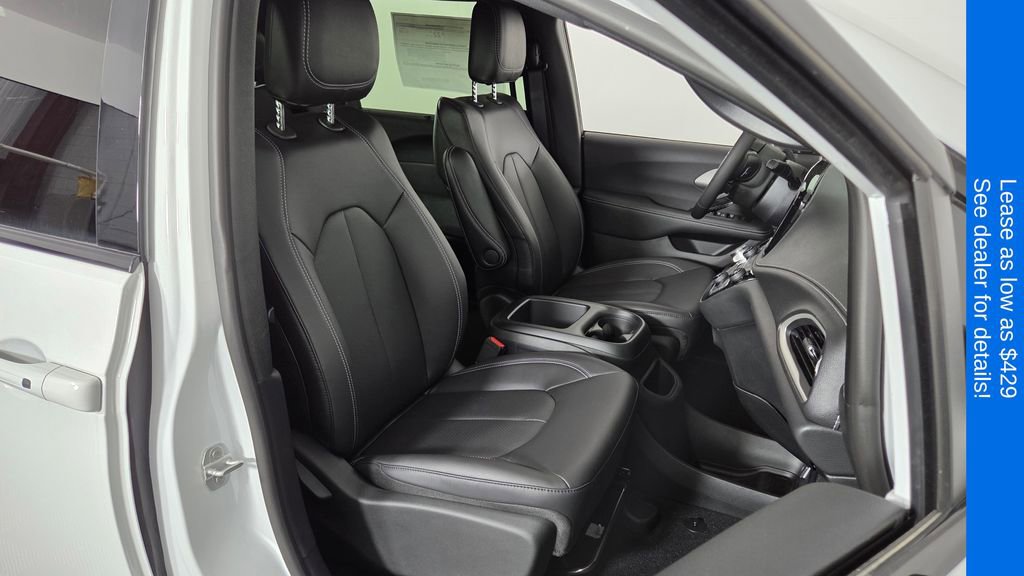 New 2025 Chrysler Pacifica Select w/ Fav Edition Package FWD image 40