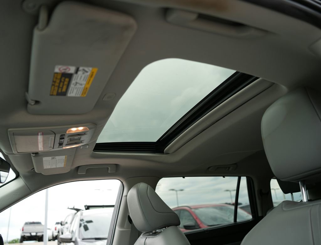 Used 2024 Toyota Highlander XLE FWD image 20