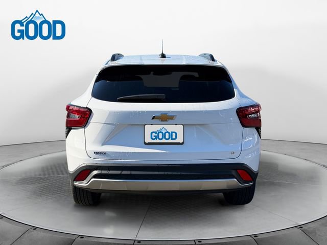 Used 2025 Chevrolet Trax LT w/ LT Convenience Package image 4
