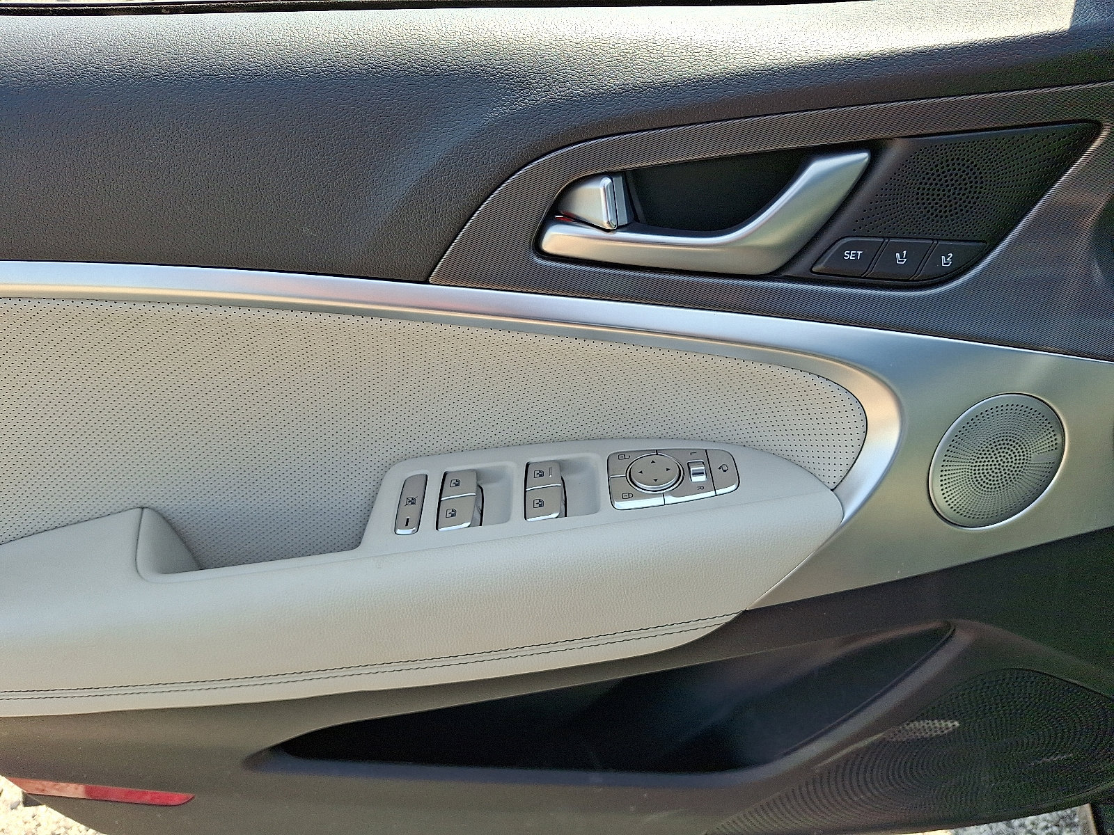 Used 2025 Genesis G70 3.3T Advanced image 12