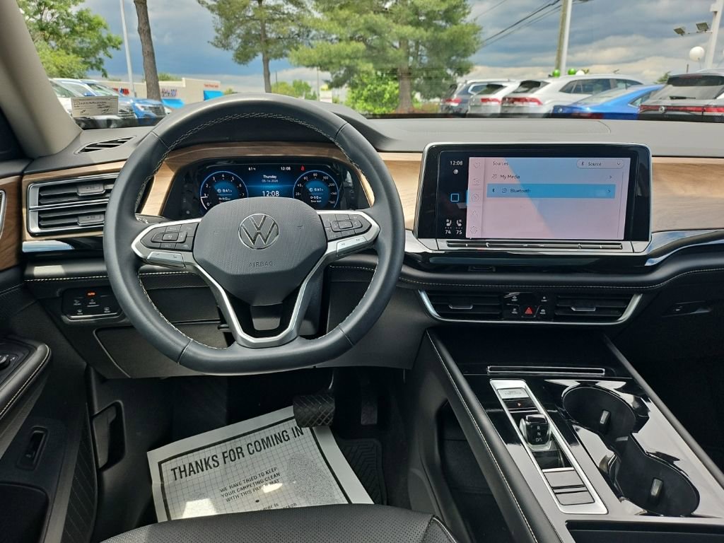 Used 2024 Volkswagen Atlas SE w/ Panoramic Sunroof Package AWD/4WD image 14