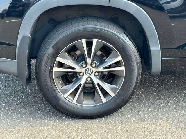 Used 2018 Toyota Highlander Plus AWD/4WD image 9