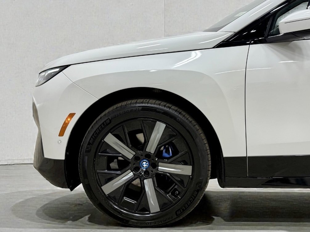 Used 2022 BMW iX xDrive50 w/ Premium Package image 6