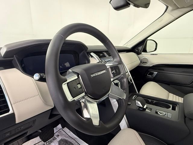 Certified 2025 Land Rover Discovery S image 11