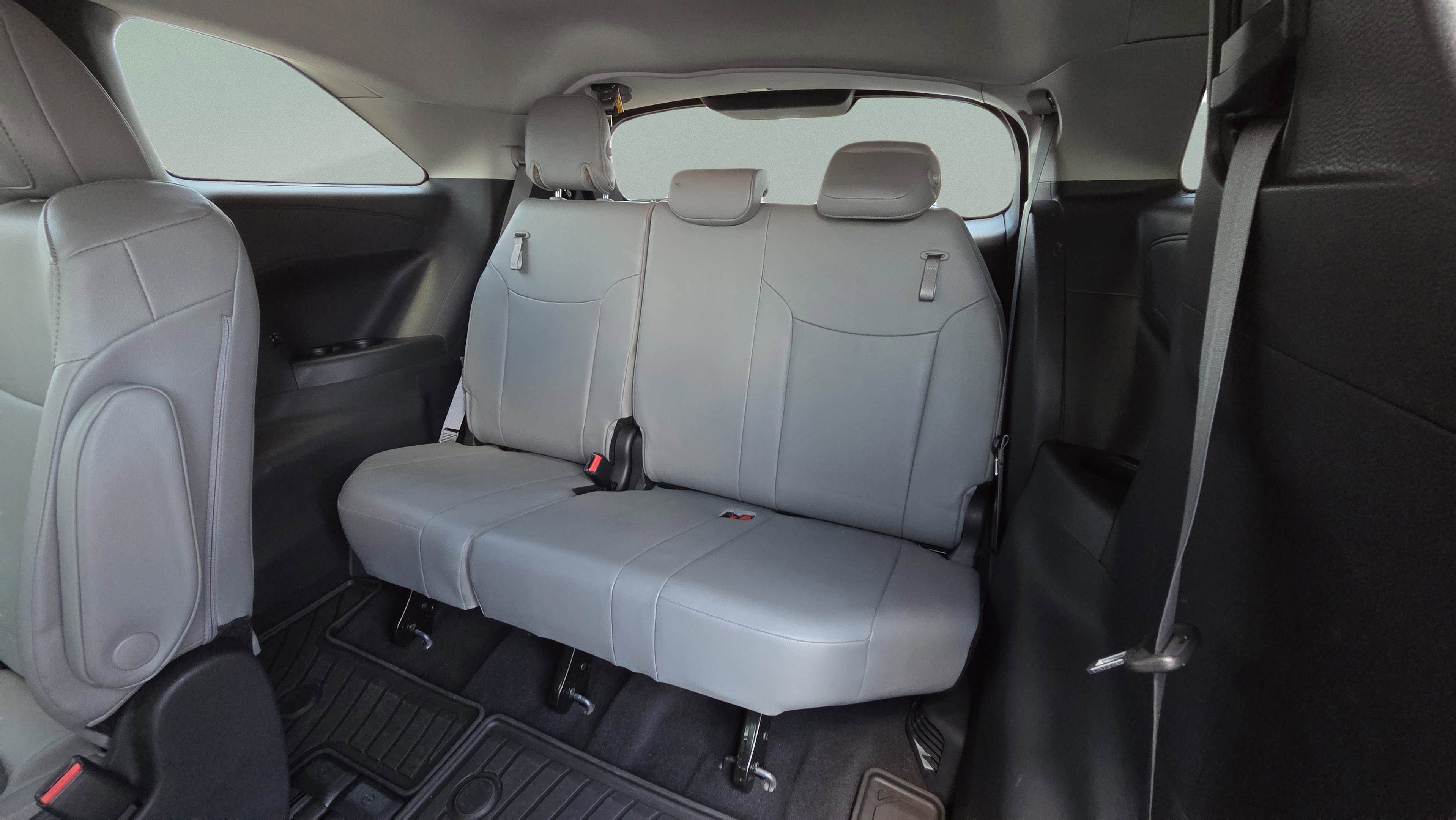 Used 2025 Toyota Sienna XLE image 26