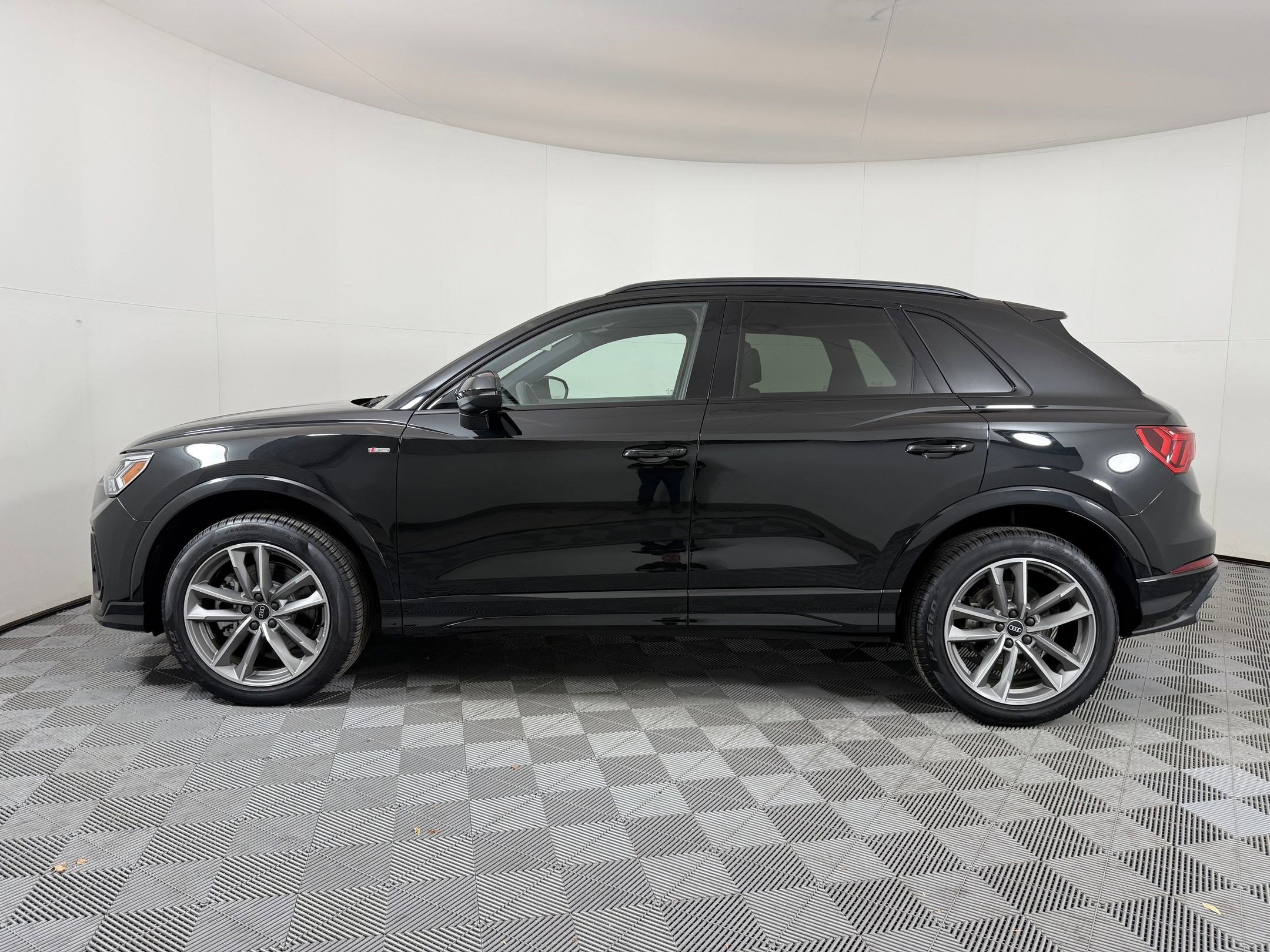 New 2025 Audi Q3 2.0T Premium image 2