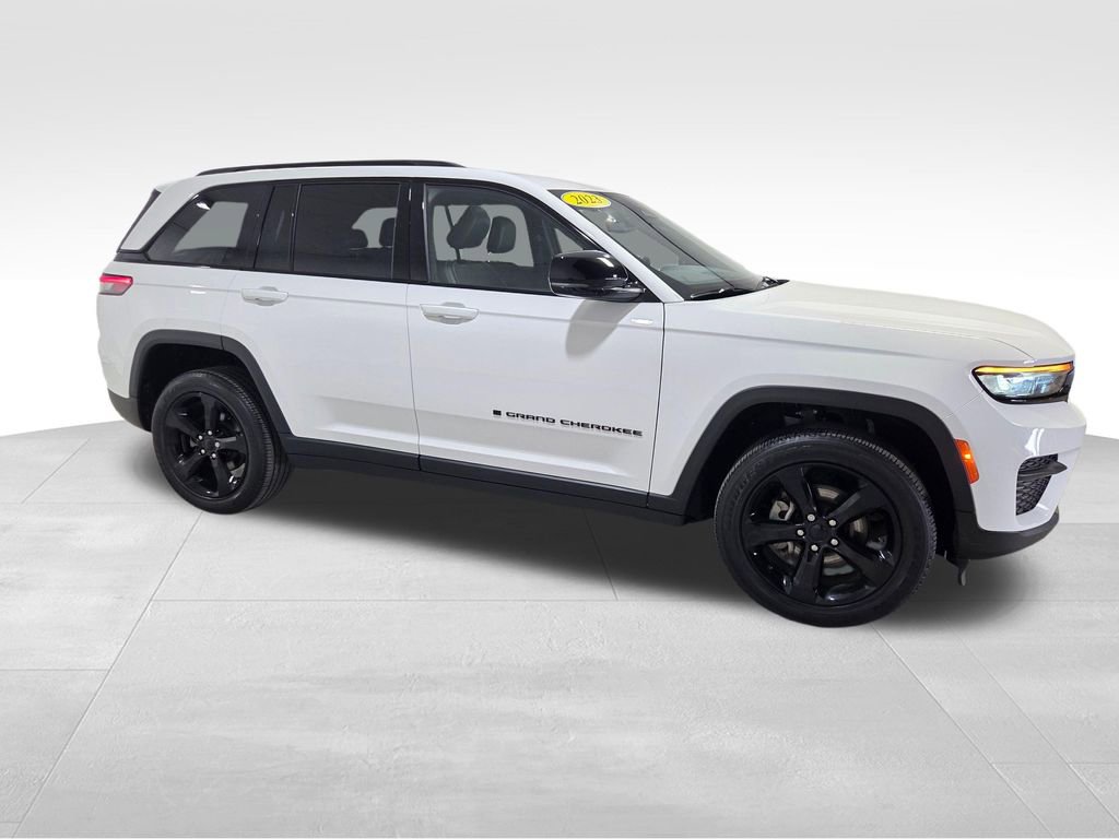 Certified 2023 Jeep Grand Cherokee Altitude image 28