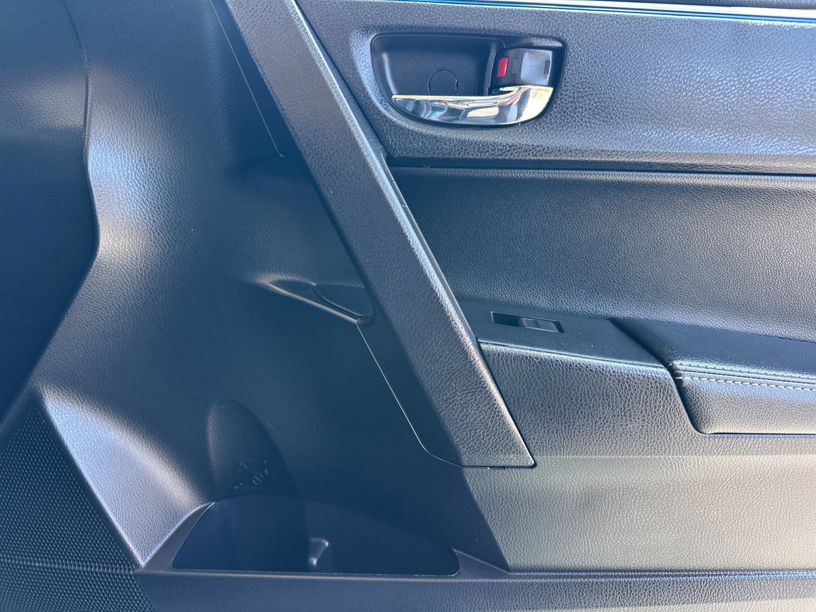 Used 2015 Toyota Corolla S Premium FWD image 18