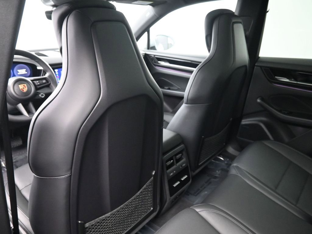 Certified 2025 Porsche Macan Electric image 10