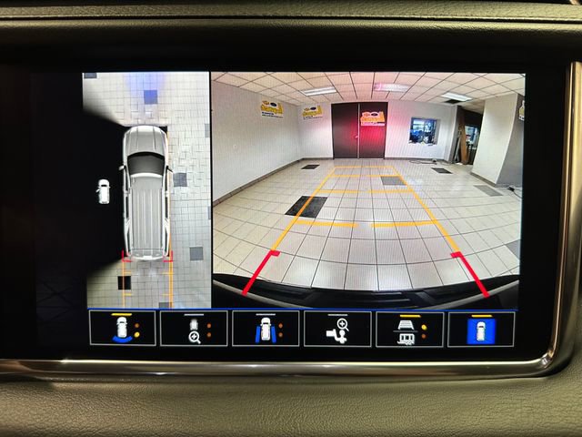 Used 2022 GMC Yukon Denali w/ Denali Premium Package AWD/4WD image 5