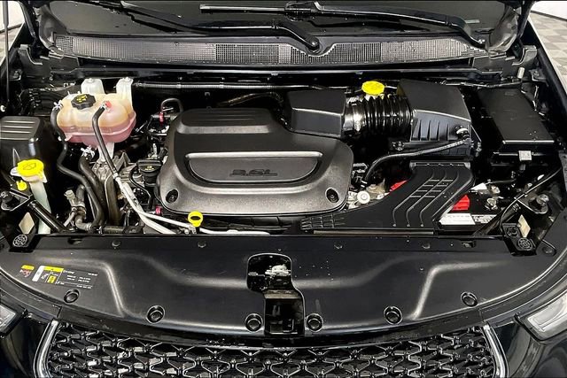 Used 2022 Chrysler Pacifica Touring-L image 9