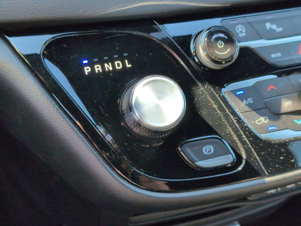 Used 2025 Chrysler Pacifica Select image 20