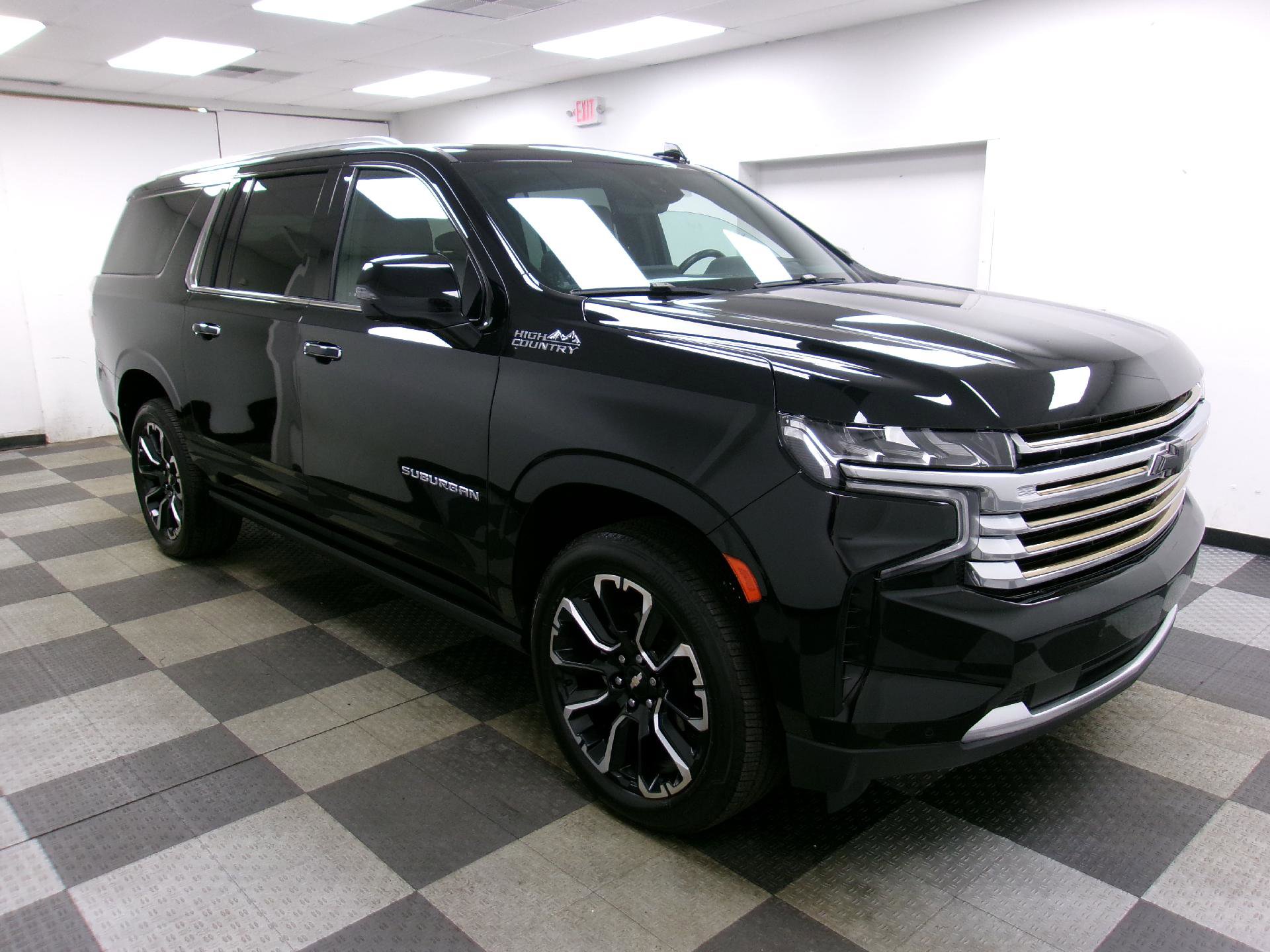 Used 2023 Chevrolet Suburban High Country AWD/4WD image 15