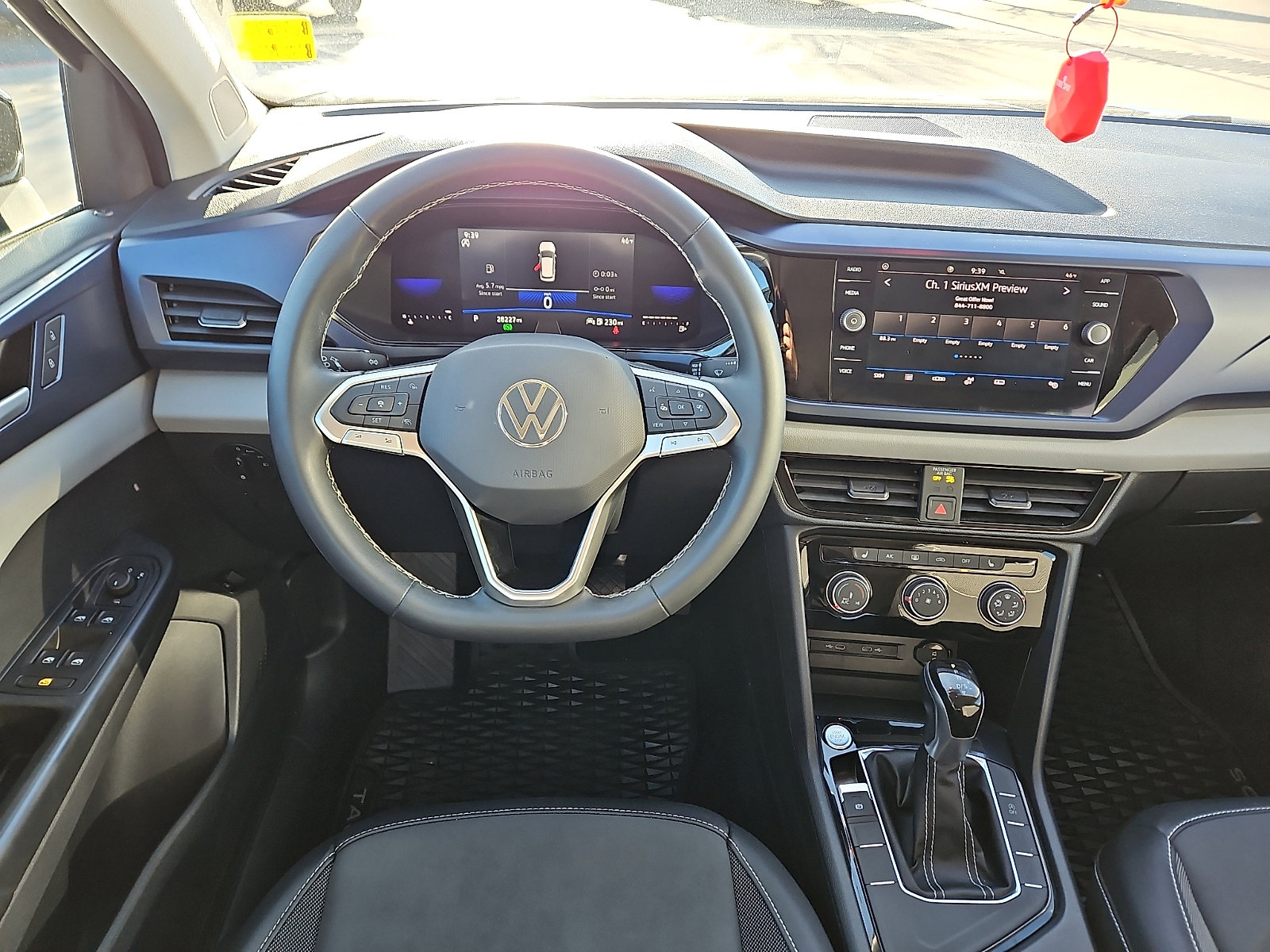 Certified 2023 Volkswagen Taos SE image 7