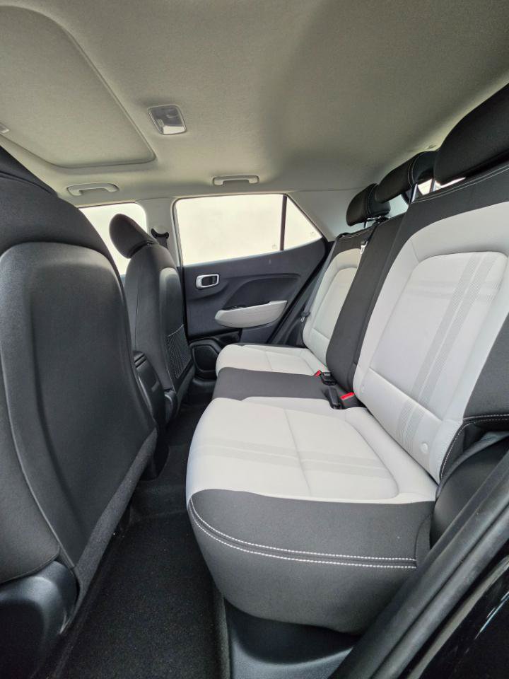 Used 2022 Hyundai Venue SEL FWD image 13