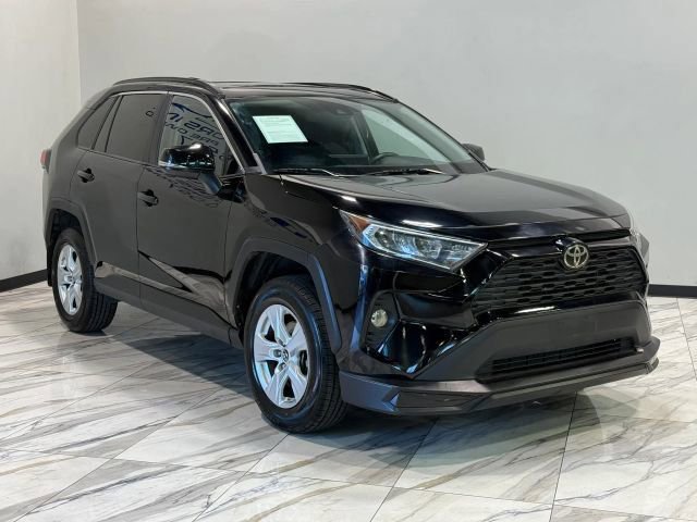 Used 2019 Toyota RAV4 XLE w/ Convenience Package image 4