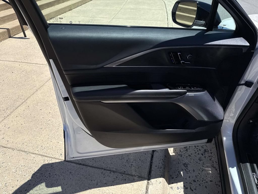Certified 2025 Cadillac Lyriq Luxury w/ LPO, Floor Liner Package AWD/4WD image 29